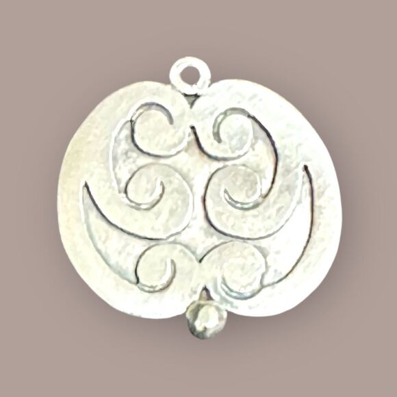 Vintage Silver Oval Pendant with raised swirl designs - Picture 5 of 10